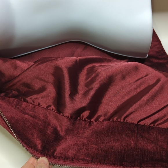 Torrid Wine Ruby Red Velvet Moto Jacket 1X 14/16 EUC - Picture 9 of 16